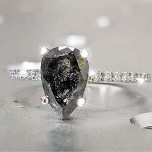 Elegant Ring mineral gray cubic zirconia